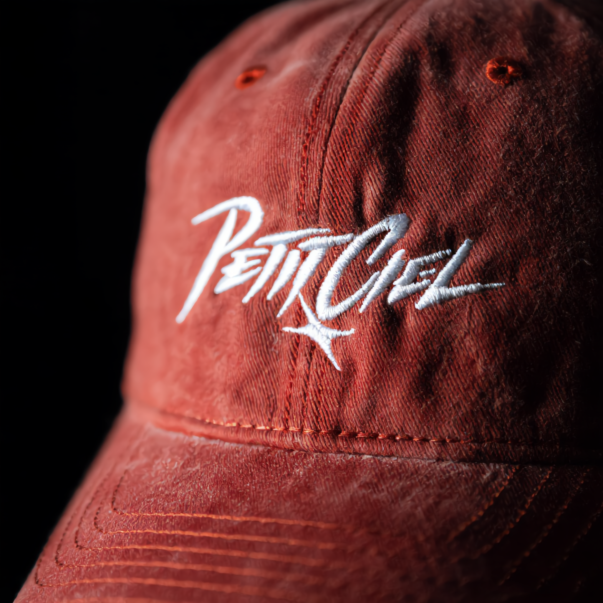close-up logo brodé